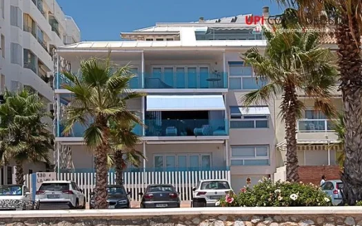 Ático de Lujo en Fuengirola – Terraza con Vistas al Mar en el paseo marítimo.